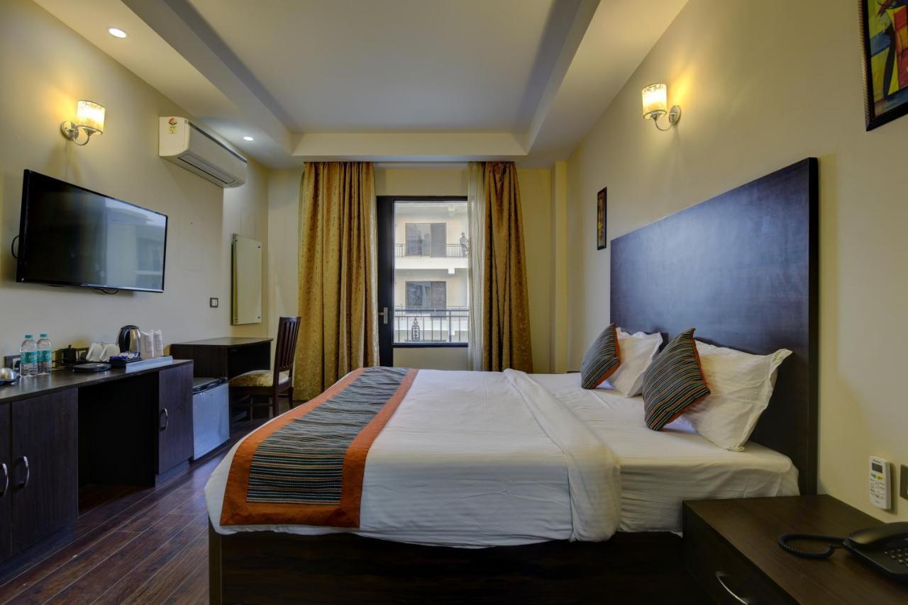 Country Inn Hotels & Resorts Vrindavan Exterior photo