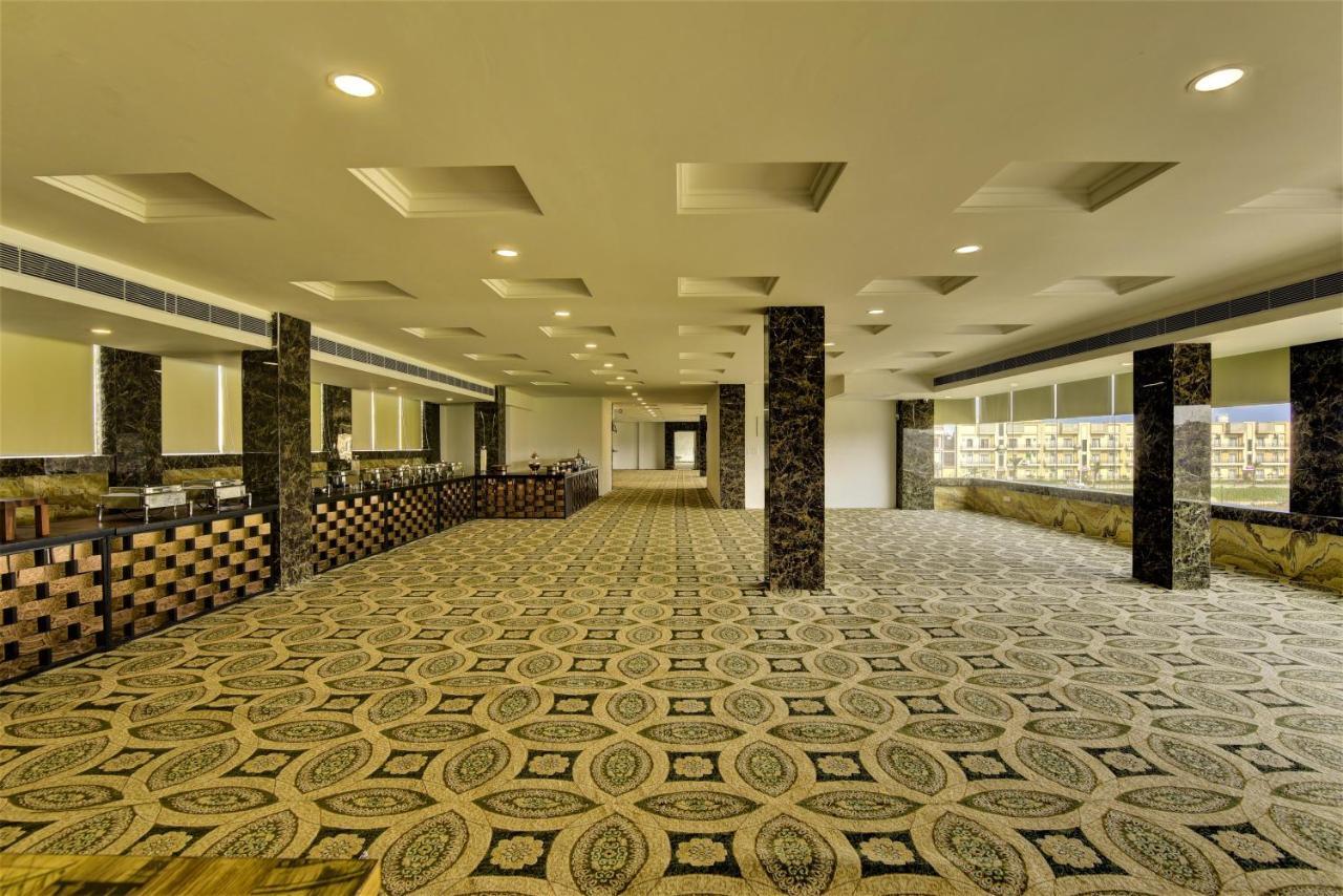 Country Inn Hotels & Resorts Vrindavan Exterior photo